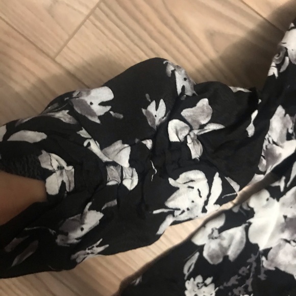 2/$30 Floral blouse - Picture 4 of 5